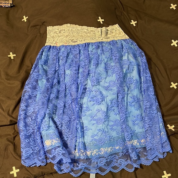 Gently worn skirt - Picture 2 of 2